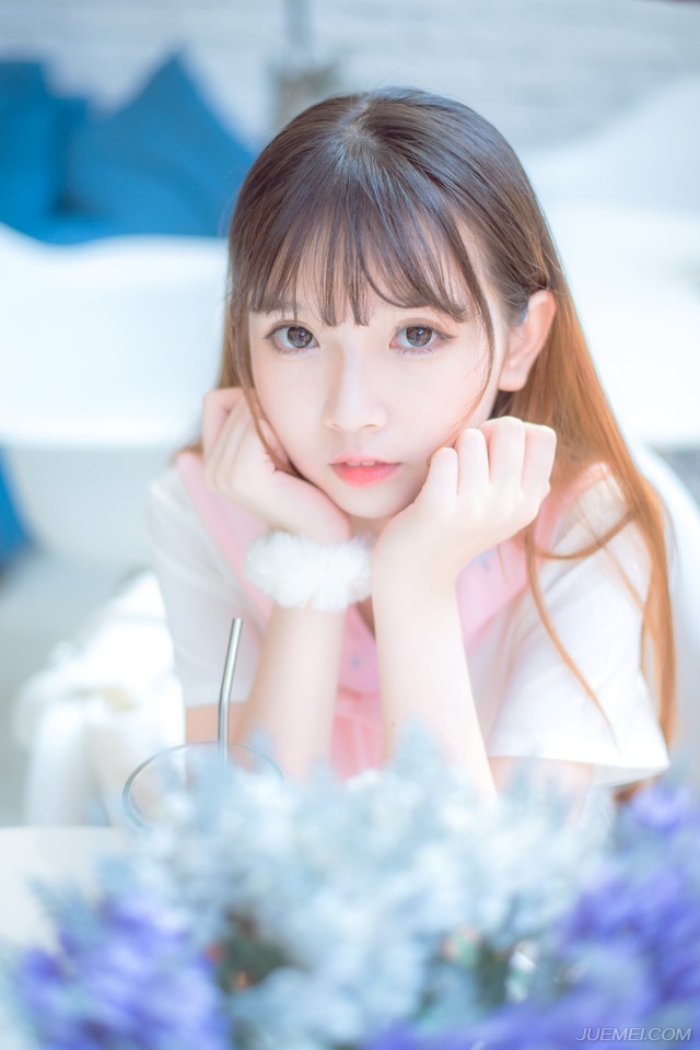 “若论军略，他未必强过你，但此人善谋，同样善心计，当初在鹿门书院之时，水镜先生将我二人并列，极擅决胜于战场之外，荆州之时，曾不费一兵一卒，助刘备拿下荆襄九郡，万不可小觑！”庞统点点头道。